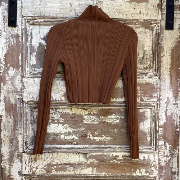 Zara Ribbed Mock Turtleneck Crop Top , Size L - Picture 2 of 3